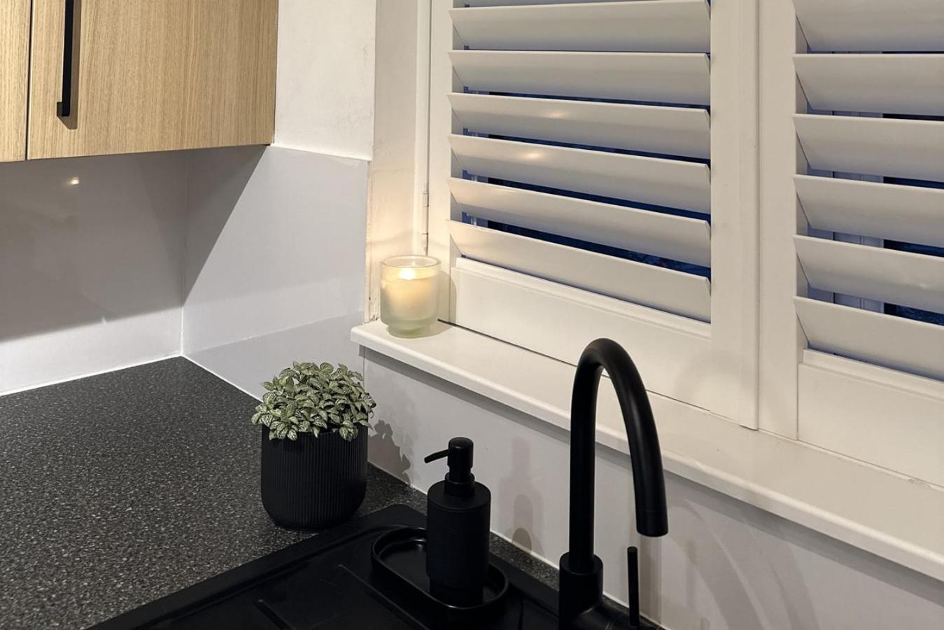 Cosy 1Bd Getaway Perfect For Couples Stamfordアパートメント エクステリア 写真